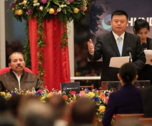 El presidente de Nicaragua, Daniel Ortega, y el presidente de HKND, Wang Jing. (Foto: Archivo).