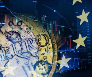 <i>Bruselas, que dio por apaciguadas las tensiones comerciales con Washington cuando se llegó a un principio de acuerdo el pasado mes de julio tras largos meses de negociaciones, se enfrenta ahora a un nuevo pulso con la Administración del magnate estadounidense. Foto de iStock</i>