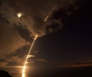 La US Navy divulgó la foto de una prueba donde interceptó exitosamente un misil alcance medio, un ejercicio en medio de las tensiones entre Corea del Norte y EEUU.