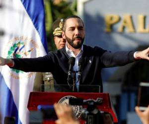 El Salvador's President Nayib Bukele takes part in a ceremony to celebrate the independency bicentennial at the Presidential House in San Salvador, El Salvador September 15, 2021. Picture taken September 15, 2021. Secretaria de Prensa de La Presidencia/Handout via REUTERS ATTENTION EDITORS - THIS IMAGE WAS PROVIDED BY A THIRD PARTY. NO RESALES. NO ARCHIVES