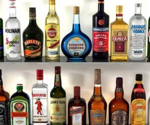 Iniciativa legislativa establece que el ISC para las bebidas alcohólicas será de seis centésimos y un quinto (US$0,062) por cada grado de contenido de alcohol en cada litro de bebida. (Foto: Archivo).