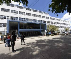 Al menos siete personas murieron, incluidos dos niños, y doce resultaron heridas en un ataque armado perpetrado este miércoles por pandilleros al hospital Roosevelt (público) de Ciudad de Guatemala (Foto AFP).