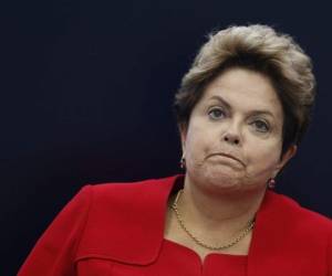Dos partidos de la coalición, el PP, con 47 diputados, y el PRB, con 22, apoyarán mayoritariamente el impeachment contra la presidente Dilma Rousseff, su antigua aliada. Foto tomada de elguardian.com.pa