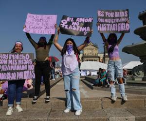 <i>Integrantes de organizaciones civiles de mujeres se congregan por la conmemoración del Día Internacional de la Mujer “8M” en la Plaza Central de Ciudad de Guatemala (Guatemala). EFE/ Mariano Macz</i>