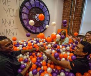 La piscina de pelotas de G Factor, donde se hace la entrevista de cultura corporativa. (Foto: G Adventures, Inc. / WSJ)