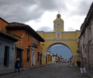<i>Los destinos más cotizados por extranjeros para esta época son Antigua Guatemala, con el 35% de participación. FOTO JOHAN ORDONEZ / AFP</i>