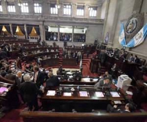 El presidente de la Comisión de Finanzas del Parlamento criticó se plantee cubrir parte del gasto con US$1.438 millones en bonos del tesoro y US$392 millones adicionales con créditos, pese a que el costo de los primeros es más elevado.