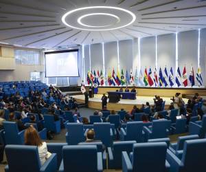 <i>El presidente de la Comisión Interamericana de Derechos Humanos (CIDH), Edgar Stuardo Ralón Orellana, habla en el Parlamento Latinoamericano, en Ciudad de Panamá. EFE/ Bienvenido Velasco</i>