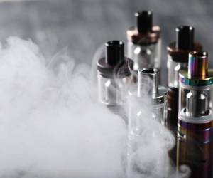 México prohíbe comercio de vapeadores y cigarros electrónicos