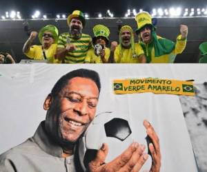 ‘O Rei’ Pelé continúa mejorando pero, sin previsión de alta