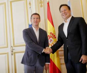 Presidente de la Junta de Galicia, Alberto Núñez Feijóo y el Presidente de la República panameña, Juan Carlos Varela Rodríguez. (Foto cortesía Presidencia)