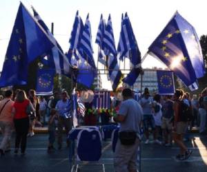 Tsipras también pidió a sus socios que reduzcan la enorme deuda del país, que ya representa unos 320.000 millones de euros, es decir el 180% del PIB. (Foto: AFP).