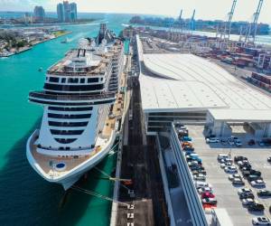 Se celebró la partida inaugural del MSC World America, uno de los cruceros más esperados de 2025, que ofrece itinerarios de lujo por el Caribe. Foto cortesía