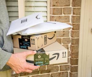 Amazon ofrece dinero a los compradores para que recojan sus compras