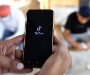 Indian mobile users browses through the Chinese owned video-sharing 'Tik Tok' app on a smartphones in Amritsar on June 30, 2020. - TikTok on June 30 denied sharing information on Indian users with the Chinese government, after New Delhi banned the wildly popular app citing national security and privacy concerns.'TikTok continues to comply with all data privacy and security requirements under Indian law and have not shared any information of our users in India with any foreign government, including the Chinese Government,' said the company, which is owned by China's ByteDance. (Photo by NARINDER NANU / AFP)