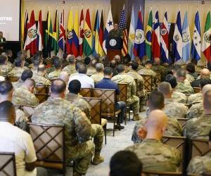 <i>El Comandante del Comando Sur de Estados Unidos, general Francis Donovan, habla durante la clausura de los ejercicios multinacionales Panamax 2026 este jueves, en Veracruz (Panamá). EFE/ Bienvenido Velasco</i>