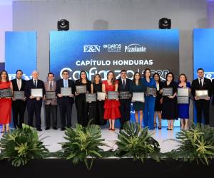 Líderes de Alta Confianza en Honduras que recibieron reconocimientos en Honduras. FOTOS YOSEPH AMAYA / MOISÉS VALENZUELA