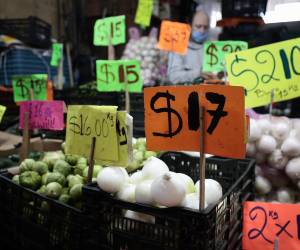 Fotografía de un local de productos en la Central de Abastos en Ciudad de México (México). Imagen de archivo. EFE/ José Méndez