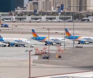 <i>Allegiant comprará a su rival por unos 1.500 millones de dólares, incluyendo una deuda de 400 millones, en una operación en efectivo y acciones. FOTO REFERENCIA</i>