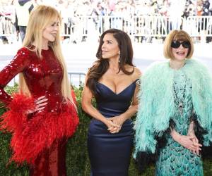 <i>NUEVA YORK (Estados Unidos), 05/05/2026.- Nicole Kidman (izq.), Lauren Anthony-Bezos (centro) y Anna Wintour (der.) posan en la alfombra roja de la Gala Met 2026, la gala benéfica anual del Instituto del Traje del Museo Metropolitano de Arte, en Nueva York, Estados Unidos, el 4 de mayo de 2026. La gala empezó de nuevo con un espectáculo, protagonizado por el actor de Broadway Joshua Henry, que entonó 'Somebody to love', de Whitney Houston, bajo la atenta mirada de la editora de moda y cerebro del evento, y Lauren Sánchez, esposa de Jeff Bezos y también patrocinadora de la tradicional gala. EFE/EPA/SARAH YENESEL</i>