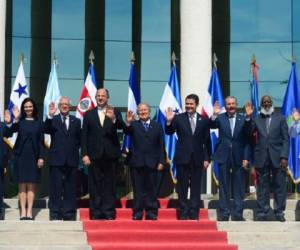 El viernes el presidente costarricense, Luis Guillermo Solís, anunció que su país dejaba la participación política en el SICA porque el ente 'ignora la solidaridad' y no es capaz de proporcionar una respuesta regional a la crisis generada por la llegada masiva de cubanos a sus fronteras. (Foto: AFP).