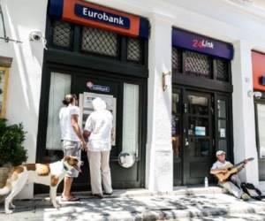 El pedido de Grecia de un tercer plan de rescate luego de seis años de recesión es el primer paso en un ajustado calendario decidido el martes por la noche por los socios de Atenas reunidos en cumbre extraordinaria en Bruselas.