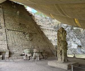 <i>Fotografía de una estela y escalinata Maya en el Parque Arqueológico Copán, en Copán Ruinas, uno de los asientos de la civilización maya (Honduras). EFE/ Germán Reyes</i>