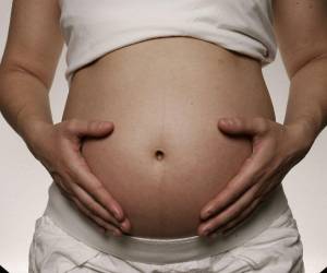 <i>La preeclampsia es una patología que puede presentarse en la segunda mitad del embarazo, y dar lugar a problemas graves tanto para la madre como para el bebé. EFE/Zayra Mo</i>