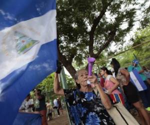 Anti-government demonstrators protest near Our Lady of Fatima Episcopal Conference Seminary in Managua on May 21, 2018.Nicaraguans were back on the streets in their thousands on Sunday to protest what they called a government breach of a two-day truce agreed during Church-mediated peace talks / AFP PHOTO / DIANA ULLOA