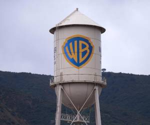 <i>La Comisión Federal de Comunicaciones de Estados Unidos aprobó la solicitud de Paramount para permitir que el 49,5 % de su capital pueda estar en manos de entidades extranjeras una vez que se complete el acuerdo de fusión con Warner Bros. Discovery. EFE/EPA/ALLISON DINNER</i>