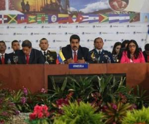 La merma del precio del petróleo afecta los ingresos de Petrocaribe, lo conduciría a la reducción o suspensión del financiamiento de la venta del crudo en condiciones preferenciales a sus socios. (Foto: telesur.tv).