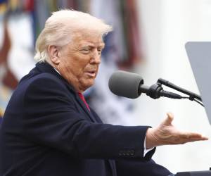 El presidente de EE.UU., Donald Trump, defendió su estrategia de elevar los aranceles. EFE/JIM LO SCALZO