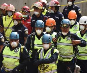 El deslave sorprendió a los vecinos en una zona que ya había sido declarada de alto riesgo por las autoridades de protección civil por estar asentada entre altas laderas y cercana a un río. (Foto: AFP).