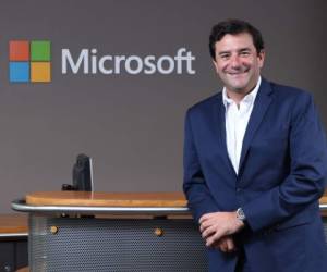 El CEO de Microsoft Latam, César Cernuda, en las oficinas en San Salvador, El Salvador, opinió: 'Hoy nuestra misión es la de empoderar a cualquier persona y organización en el planeta. Es una misión preciosa. Somos una empresa que trabaja con personas y con organizaciones”Foto E&N/ Salvador MELENDEZ