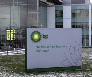 Además, BP reestructurará por US$1.000 millones y suprimirá 300 empleos directos e indirectos en el mar del Norte. También congelará los salarios de sus 84.000 empleados en el mundo. (Foto: AFP).