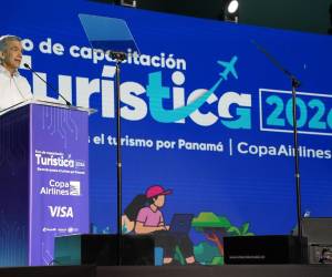 <i>El director ejecutivo de Copa Airlines, Pedro Heilbron, habla en el Foro de Capacitación Turística 2026 organizado por Copa Airlines, en Ciudad de Panamá (Panamá). EFE/ Aris Mariota</i>