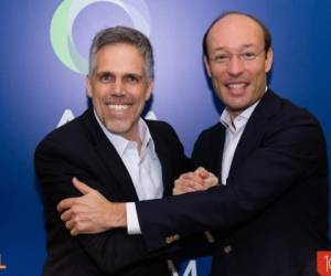 De izquierda a derecha Paulo Kakinoff, presidente de GOL y Anko van der Werff, CEO y Presidente de Avianca