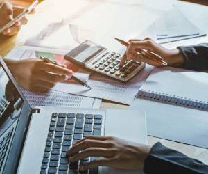<i>Según la firma, la medida podría reducir controversias tributarias y brindar mayor certeza jurídica sobre la deducibilidad de mermas y pérdidas. Foto de iStock</i>