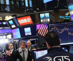 NEW YORK, NY - FEBRUARY 06: Traders work on the floor of the New York Stock Exchange (NYSE) on February 6, 2018 in New York City. Following Monday's over 1000 point drop, the Dow Jones Industrial Average closed up over 500 points. Spencer Platt/Getty Images/AFP