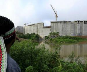 El proyecto es rechazado por grupos de indígenas Ngäbe-Buglé y campesinos, porque temen la pérdida de sus tierras y la destrucción del río Tabasará, del que se alimentará la hidroeléctrica. (Foto: prensa.com).