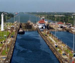 Los trabajos de mantenimiento en una de las esclusas de Pedro Miguel, del Canal de Panamá, concluyen este 30 de diciembre. Foto tomada de hoy.com.do