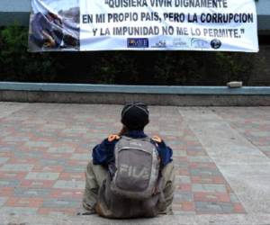 Los hondureños siguen migrando por la falta de oportunidades y muchos los jóvenes huyen de los reclutamientos forzados de las pandillas o maras. (Foto: AFP).