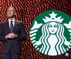 El CEO de Starbucks, Howard Schultz, critica ‘falsas promesas’ de gerencia anterior