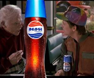 Pepsi venderá este miércoles una edición limitada (6.500 unidades) de 'Pepsi Perfect', que es la gaseosa favorita de McFly en la película. Su distribución es 'online'.