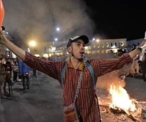 ¿Barack Obama? No, un joven se manifiesta en Ecuador contra la reforma laboral del gobierno de Rafael Correa. (Foto: AFP).