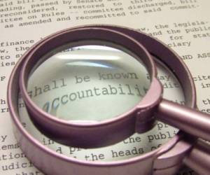 Las grandes empresas están 'obligadas' a gestionar su transparencia con el objetivo de contribuir con la sostenibilidad del negocio, acercarse a sus públicos de interés y construir confianza.