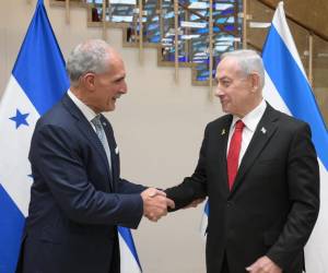 <i>El primer ministro israelí, Benjamín Netanyahu, recibió este domingo en su oficina de Jerusalén al presidente electo de Honduras, Nasry Asfura, a quien le expresó su voluntad de cooperar y mejorar las relaciones entre ambos países. El presidente hondureño previamente también mantuvo encuentros este domingo con su homólogo, Isaac Herzog, y con el ministro de Exteriores de Israel, Gideon Saar. -EFE/Amos Ben-Gershom (GPO) </i>
