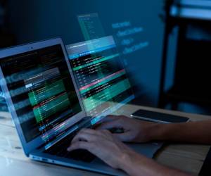 <i>Mientras muchas empresas y profesionales adoptan rápidamente tecnología impulsadas principalmente por la inteligencia artificial, otras permanecen paralizados. Foto de iStock</i>