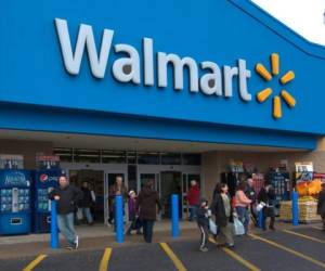 Las acciones de Walmart se han depreciado un 20% desde principios de año, mientras que las de Amazon se han disparado un 73% en el mismo periodo, superándolo en capitalización bursátil.