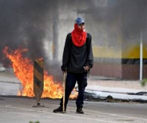 Miles de simpatizantes de Nasralla acataron su llamado a defender en las calles ante lo que considera su triunfo electoral. (Foto: AFP).